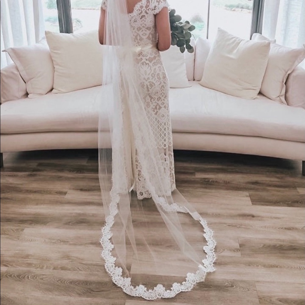Brand new custom lace veil - Chapel length 7.5 ft - IVORY